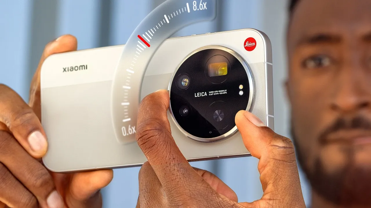 Xiaomi 17 Ultra Merges Phone and Leica Camera